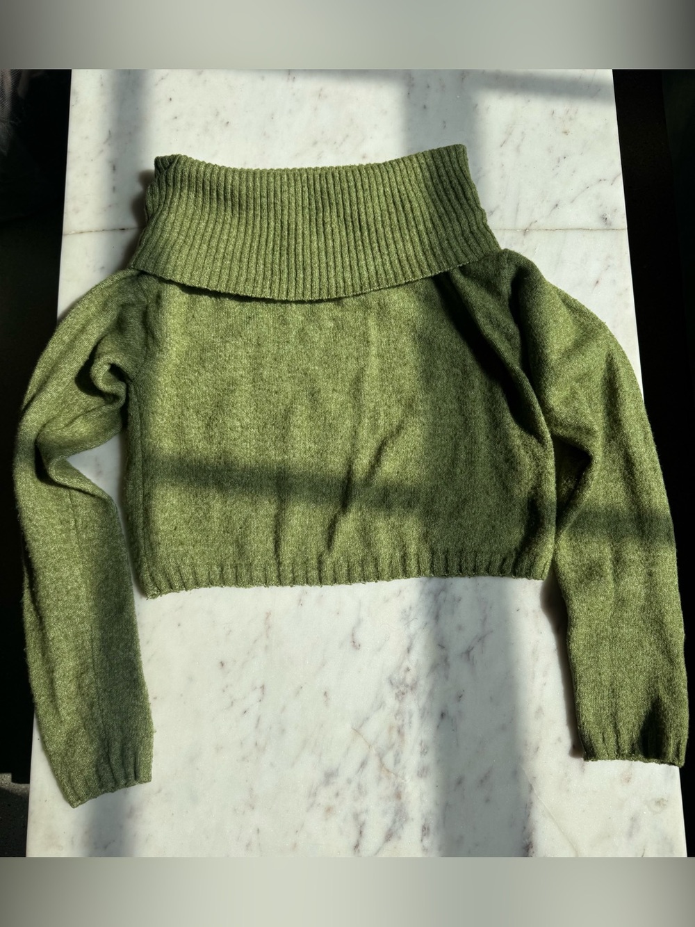 silence + noise / Urban Outfitters Green Off-Shoulder Cropped Sweater
